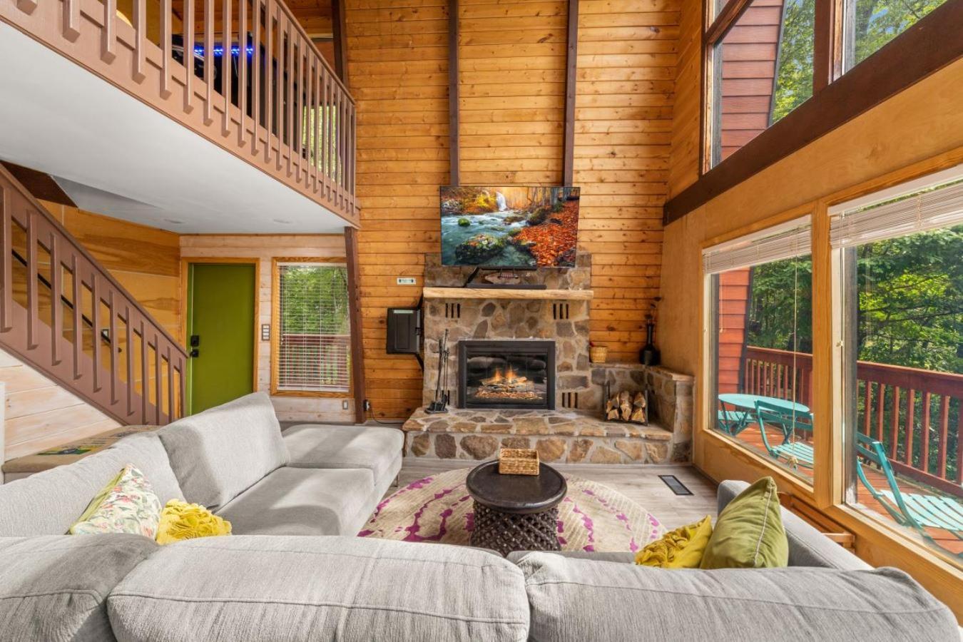 Treetops Chalet - 3Bd/2Bt Boutique Cabin W/Mt Leconte Views In Gatlinburg Exterior photo