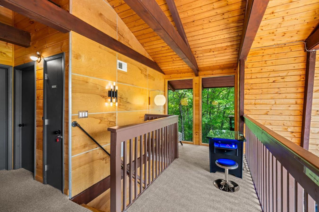 Treetops Chalet - 3Bd/2Bt Boutique Cabin W/Mt Leconte Views In Gatlinburg Exterior photo
