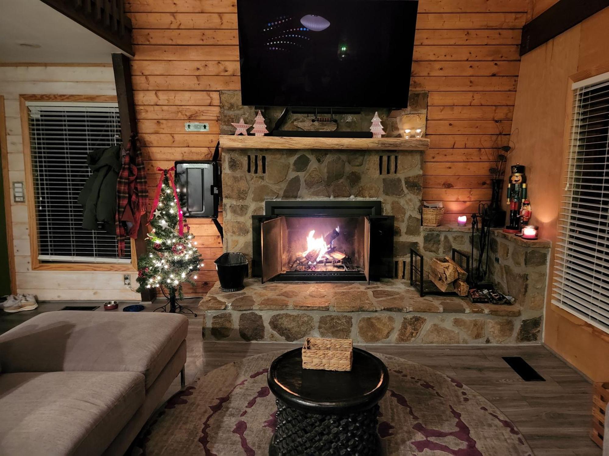 Treetops Chalet - 3Bd/2Bt Boutique Cabin W/Mt Leconte Views In Gatlinburg Exterior photo